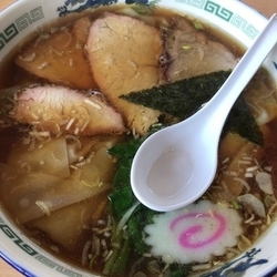 ワンタン麺800円