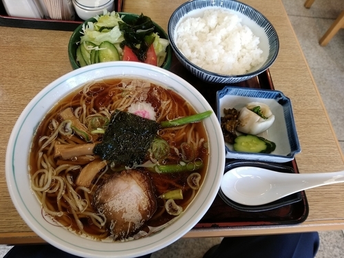 「らーめんセット(並盛)780円」@すかや 鶴見支店の写真