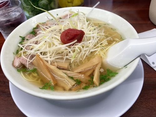 「梅しそラーメン ¥864」@ラーメン魁力屋 三鷹大沢店の写真