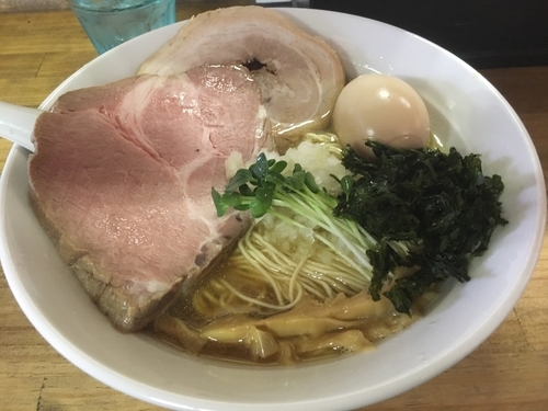 「煮干しラーメン（醤油）＋チャーシュー＋味玉＋レアチャーシュー」@へべれ家の写真