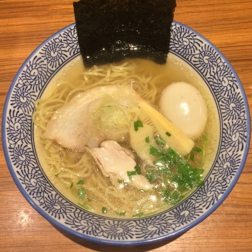「淡麗しおそば ¥700円（味玉サービスCP）」@麺屋 樹真の写真