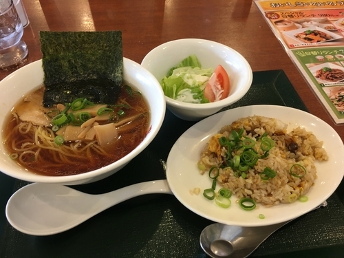 「ラーメン+半チャーハンセット880円」@中華レストランChina Fan 草加店の写真