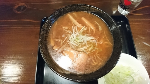 「中華そば【小】（￥730）+ネギ（￥150）」@もちもちの木 新宿店の写真