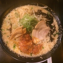 味噌ホルモンらーめん