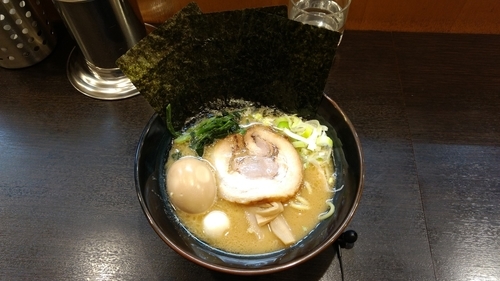 「醤油豚骨らーめん」@横浜家系ラーメン 福壱家の写真