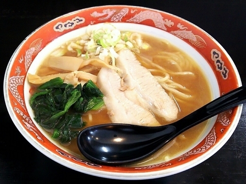 「黒(麺0.5玉増し)」@はとり亭の写真