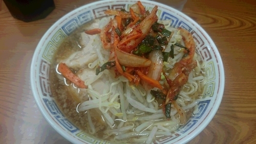 「ラーメン・麺少な目＋タマネギキムチ」@ラーメン二郎 亀戸店の写真