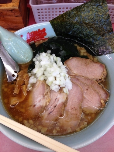 「プレミアム醤油とんこつ（堅普濃830円）チャーシュー（310円）」@ラーメン山岡家 名取店の写真