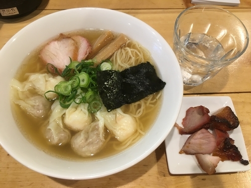 「特製ワンタン麺白だし1000円、切り落としチャーシュー150円」@支那そば 大和 稲荷町本店の写真