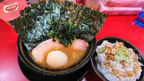 「ラーメン+のり+賄い飯」@家系ラーメン とらきち家の写真