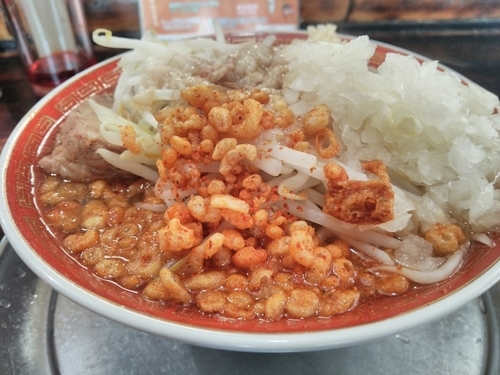 「小ラーメン(ニンニク、アブラ、カラメ、タマネギ、辛揚げ)」@麺でる 多摩センター店の写真