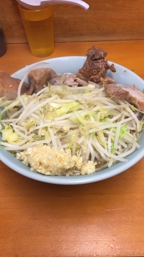 「ラーメン豚入り」@ラーメン二郎 新橋店の写真