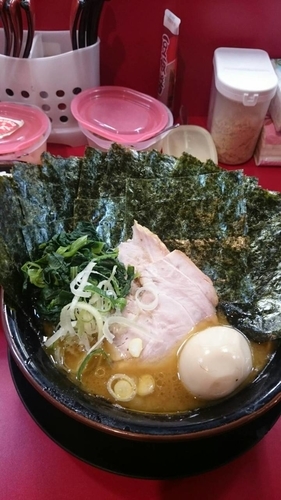 「並(濃いめ固め多め)＋海苔W＋白飯」@家系ラーメン とらきち家の写真
