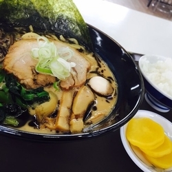 黒ラーメン