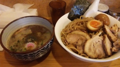 「つけ麺 (太麺 大盛り)+チャーシュー  味玉」@らー麺Chopの写真