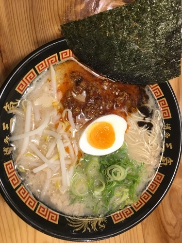 「三氣ラーメン（780¥、替え玉10￥＊2個）」@博多三氣 瑞穂店の写真