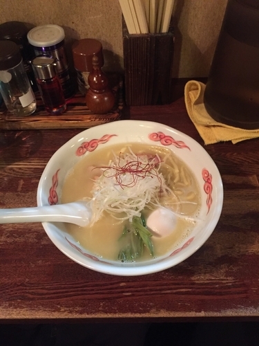 「鷄白湯らーめん玉子入り」@麺・酒処 ぶらりの写真
