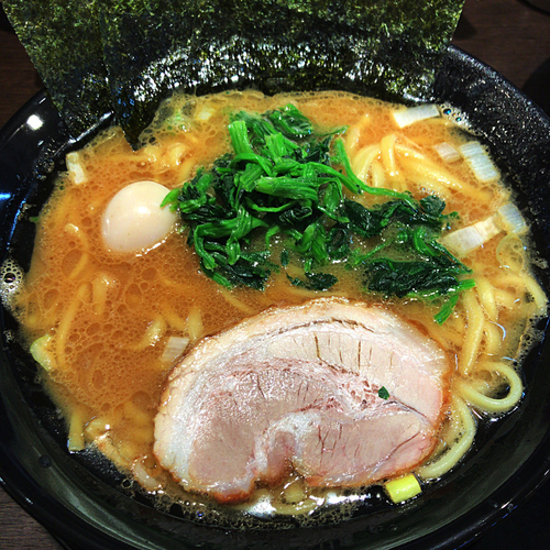 「しょうゆラーメン（味濃いめ・麺ヤワメ・アブラ多め）680円」@横浜家系ラーメン 太田商店の写真