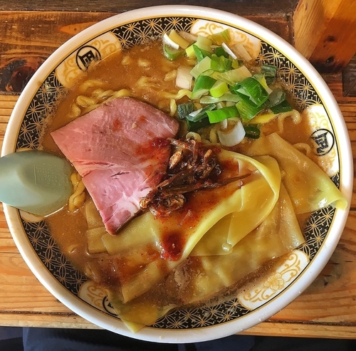 「煮干しラーメン 820円」@すごい煮干ラーメン凪 新宿ゴールデン街店 本館の写真
