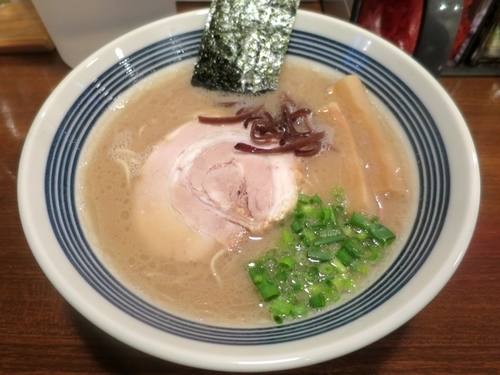「豚骨ラーメン ６９０円」@豚骨 アンテナヌードルズの写真