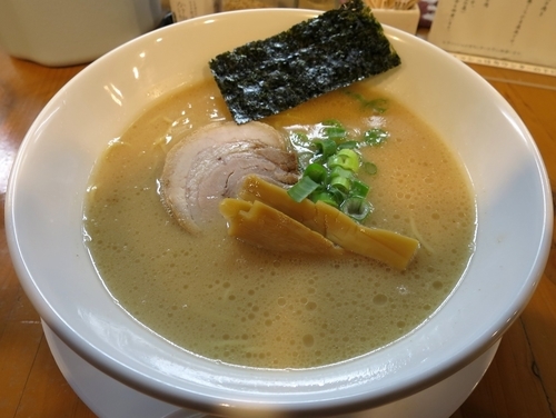 「豚白湯らぁめん ６８０円」@ろく月の写真