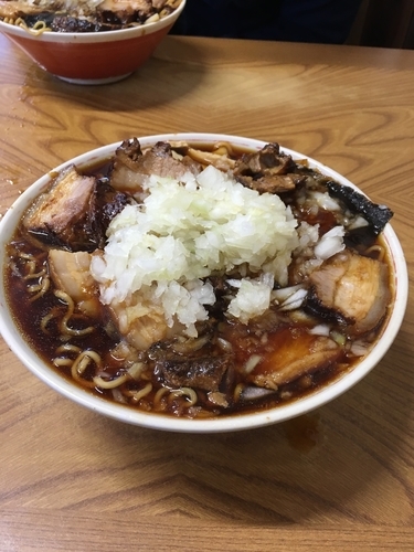 「チャーシュー麺 薬味増し 850円」@梅乃家の写真