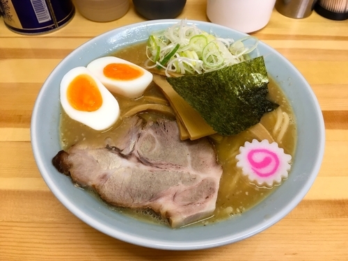 「中華そば（少）黒麺」@製麺所 大勝軒の写真