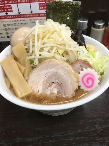 「2代目醤油 小さいけど具沢山 野菜 ニンニク少し」@ラーメンいつきの写真