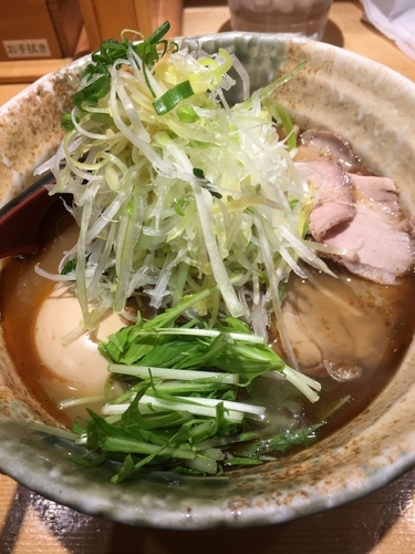「味玉入り焼きあご塩らー麺 + ねぎ」@焼きあご塩らー麺 たかはし 新宿本店の写真