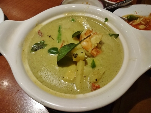 「グリーンカレー 1036円」@ソムオー 新大久保店の写真