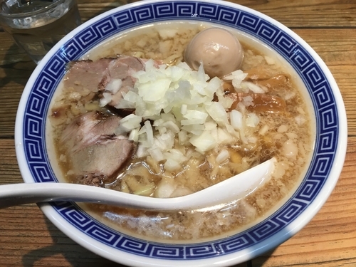 「味玉背脂煮干し／¥850」@ナベラボ 池袋〝新潟ラーメン〟の写真