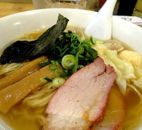 「特製ワンタンメン・白（1,000円）」@支那そば 大和 稲荷町本店の写真