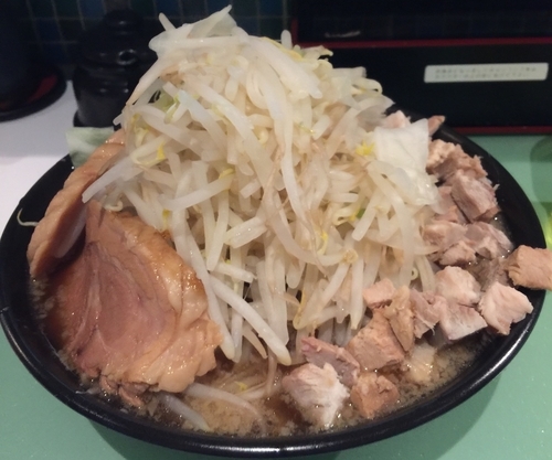 「ラーメン：750円（+こま切れチャーシュー：50円）」@ラーメン107の写真