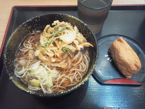 「かき揚そば＋いなり 430＋60＝490円」@彩むさしの写真