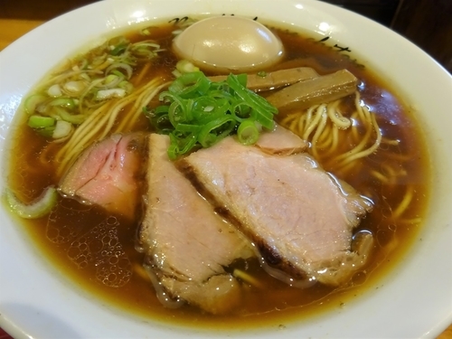 「醤油（細麺）　750円　plus」@麺庵ちとせの写真