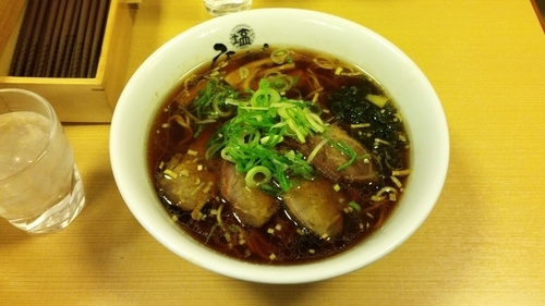 「醤油チャーシュー麺」@塩専門 ひるがお 東京駅店の写真