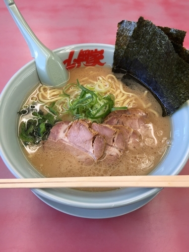 「醤油チャーシュー麺（堅多濃870円）」@ラーメン山岡家 名取店の写真