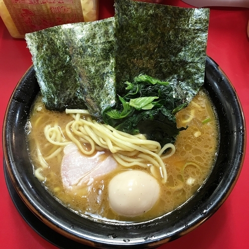 「ラーメン￥６５０＋味玉￥５０」@家系ラーメン とらきち家の写真