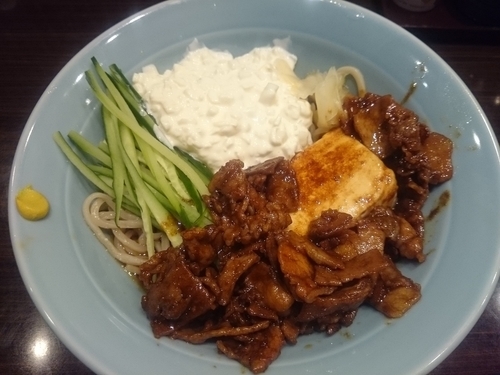 「ミニ冷やし中華（麺と豆腐をハーフ＆ハーフで）￥950」@立川マシマシ 8号店の写真