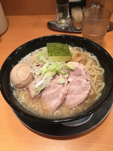 「特製中華そば(大盛り)」@六厘舎の写真