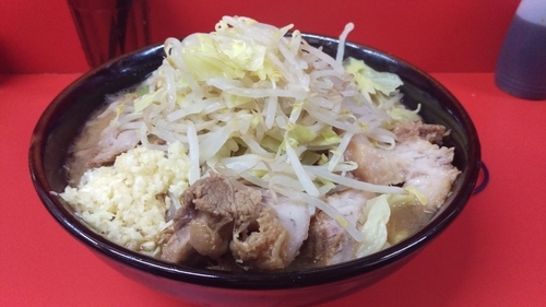 「ラーメン（大）+ 豚　NINNNIKUMASIMASI」@ラーメン二郎 京都店の写真