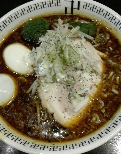 「スパイス・玉子らー麺（パクチー→ネギ）」@スパイス・ラー麺 卍力の写真