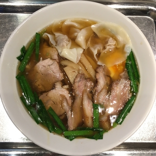 「にんにくチャーシュー (1,150円) ワンタン (200円)」@宮本屋の写真