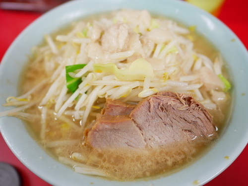 「小 麺硬め 辛目＋脂」@ラーメン二郎 新宿歌舞伎町店の写真