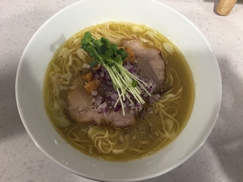 「限定 アサリと煮干しのラーメン 塩+半ライス」@ラーメン星印の写真