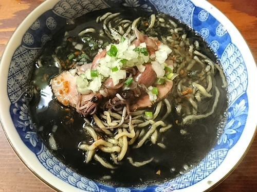 「【限定】イカスミ拉麺」@良温(Ra-on)の写真