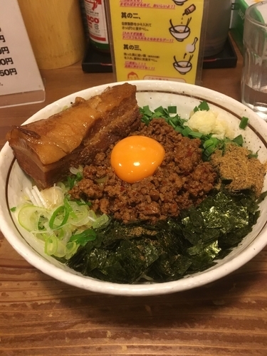 「まぜそば トロ肉」@麺 酒 やまのの写真