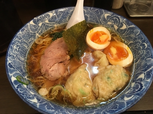 「名物 肉厚わんたんめん 600円 味玉 100円」@肉厚わんたん麺と手作り焼売 ら麺亭 浅草支店の写真