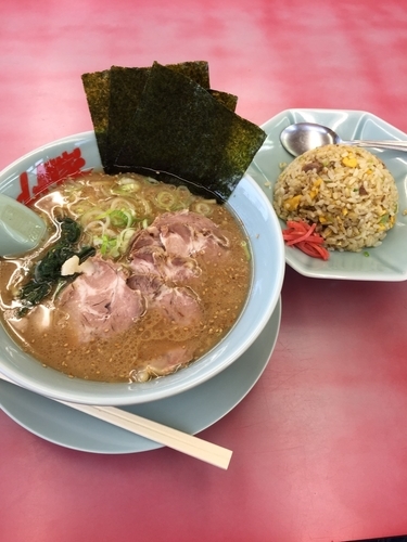 「味噌チャーシュー麺（堅多濃870円）ミニチャーハン（320円）」@ラーメン山岡家 名取店の写真