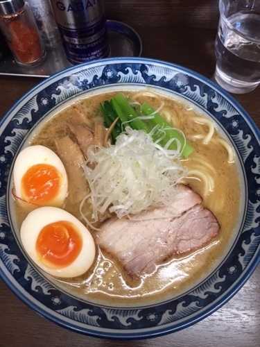 「濃厚魚介豚骨味玉ラーメン　890円」@麺処 さとうの写真